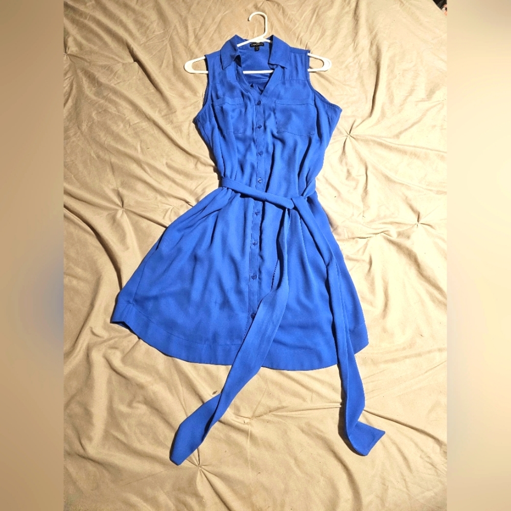 Express dress with collar and tie
